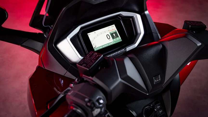 Tehnološki napredan 5-inčni TFT ekran