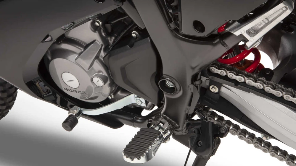 Jednocilindrični motor većeg kapaciteta DOHC 4V sa Assist/Slipper Clutch funkcijom.