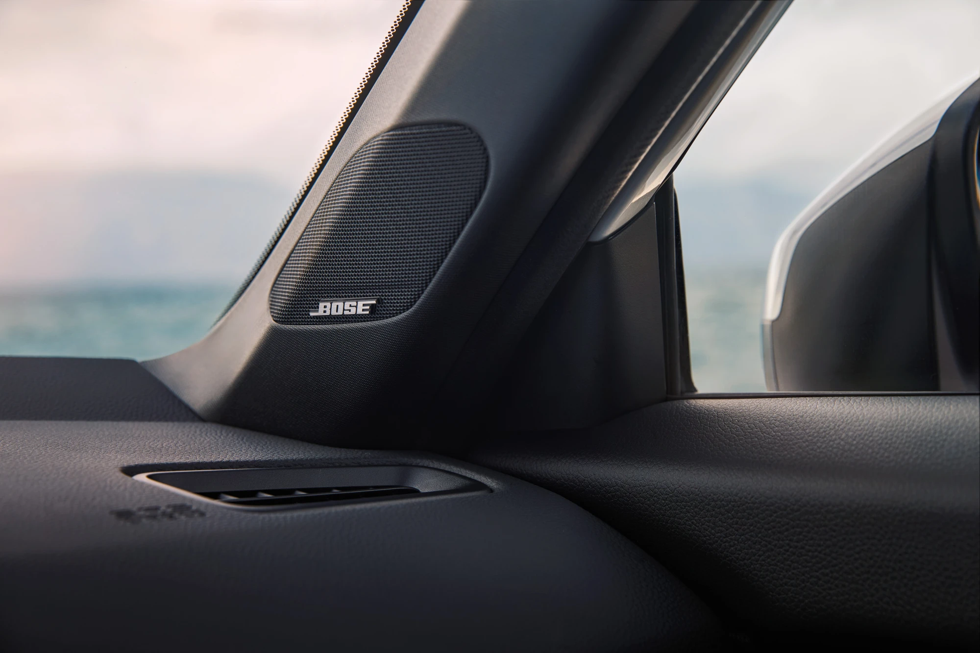 Premium audio sistem sa 12 Bose® zvučnika